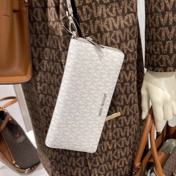 MICHAEL KORS LARGE TRAVEL CONTINENTAL WRISTLET WALLET BRIGHT WHITE SIGNATURE - Picture 3 of 16